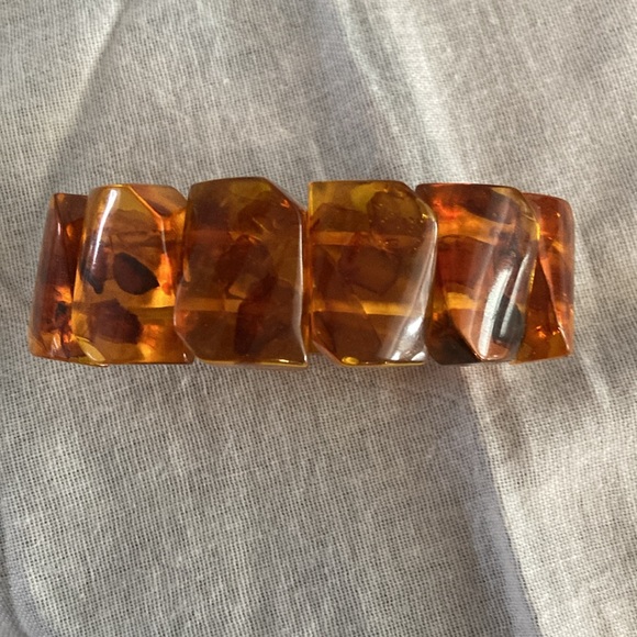 Vintage Amber in Lucite Bracelet - Picture 6 of 8